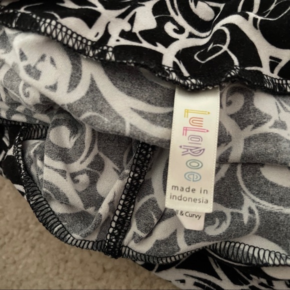 LuLaRoe 3-soft leggings fuchsia, black w/white swirl and teal TALL and CURVY - Picture 4 of 4